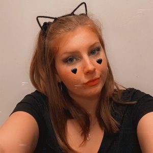 Meet your Posher, Abbey